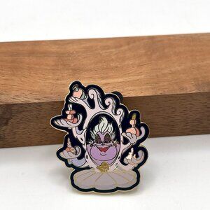 Ursula Mirror Little Mermaid Disneyland Resort Villain Series Pin 2002 Trading
